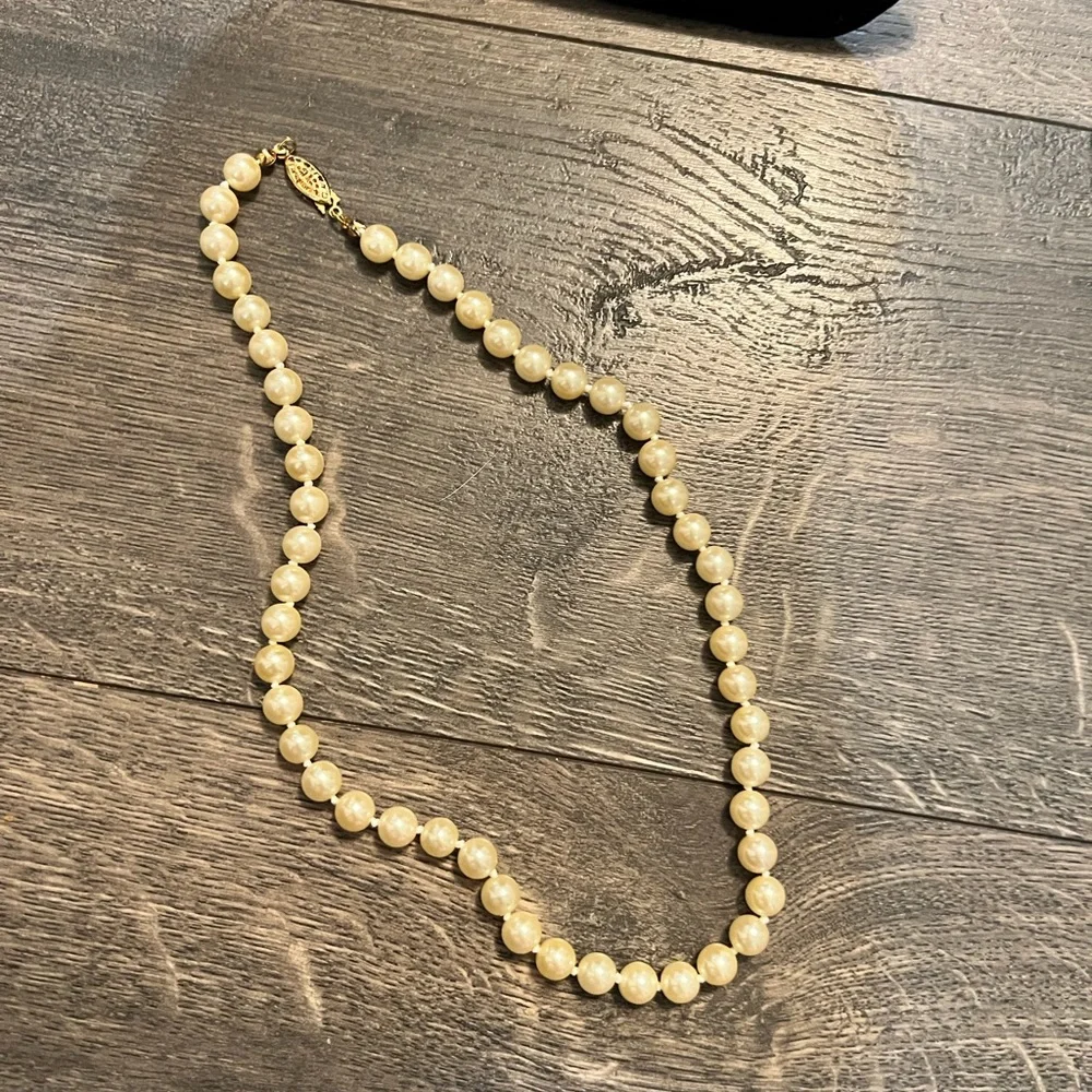 Avon Faux Pearl‎ Necklace